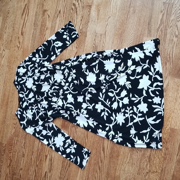 (M) Julie•Mitchell Urban Collection Floral V Neck Wrap Midi Dress ¾ Sleeves - Picture 8 of 8